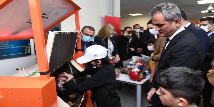 MEB Açıkladı: 2 dev güneş tarlası, okullara güneş paneli!