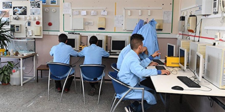 Lisede devamsızlıktan kalan öğrenciye mesleki eğitim merkezlerine geçiş hakkı