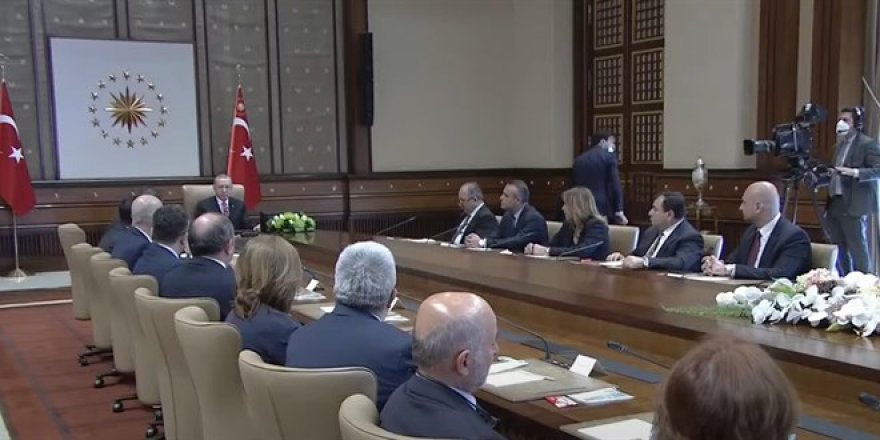 Kapalı mekanlardaki maske zorunluluğu tümüyle kaldırıldı