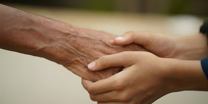 Uzman isimden bayramlaşma uyarısı! El öpme olmalı mı?