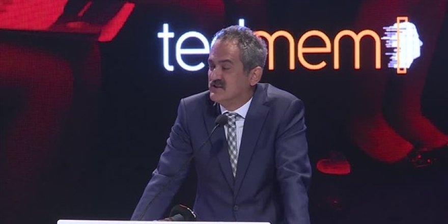 Bakan Özer, "Dijital Obezite" Temalı Eğitim Forumu'nda Konuştu