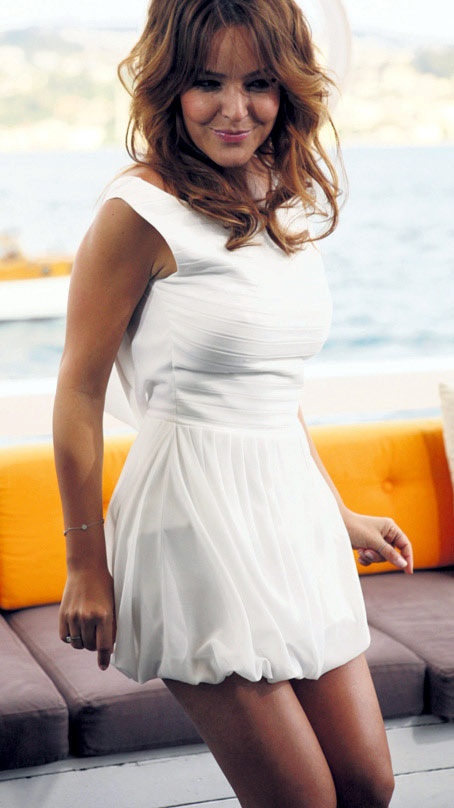 Albümünü dans ederek tanıttı