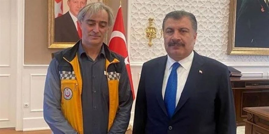 Bakanlık önünde kendisini ambulansa kilitlemişti: Bakan Koca ile görüştü