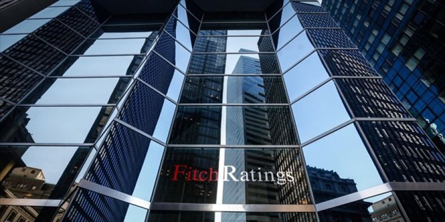 Fitch, Türkiye'nin kredi notunu düşürdü