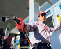 Akaryakıtta tavan fiyattan dönüş yok