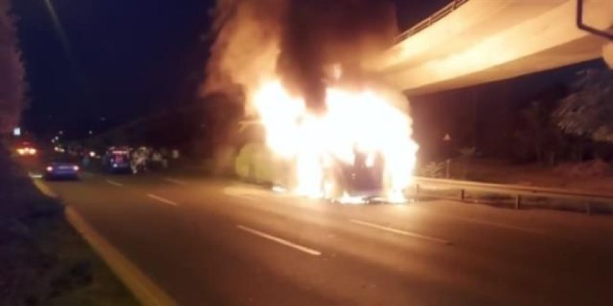 Ankara'da seyir halindeki yolcu otobüsü yandı