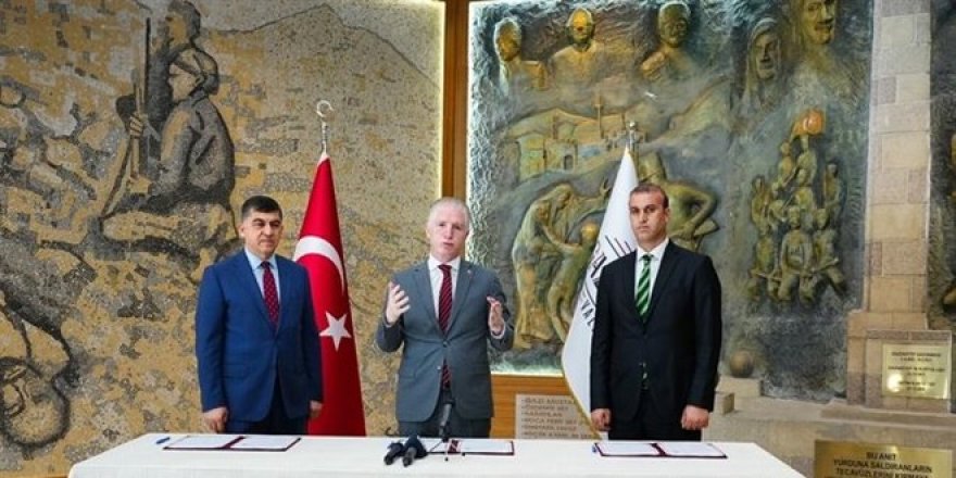 Öğretmenlere verilen katkı parasıyla yapılacak 'Öğretmenler Ortaokulu' protokolü yapıldı