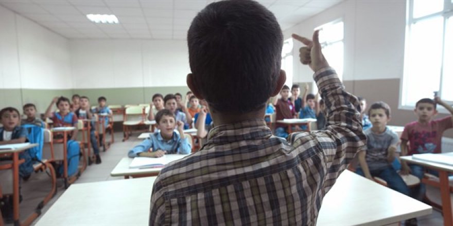 Milli Eğitim Bakanlığı öğrencilere uygunsuz içerikli setler dağıttı!