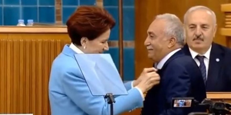 Ahmet Eşref Fakıbaba resmen İYİ Parti'de, rozetini Akşener taktı