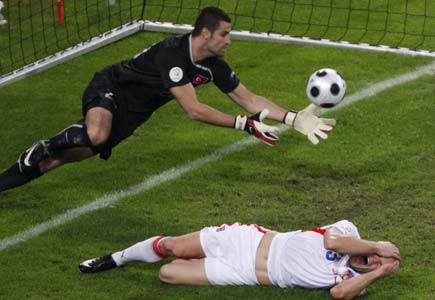 Volkan yuvada kaldı!