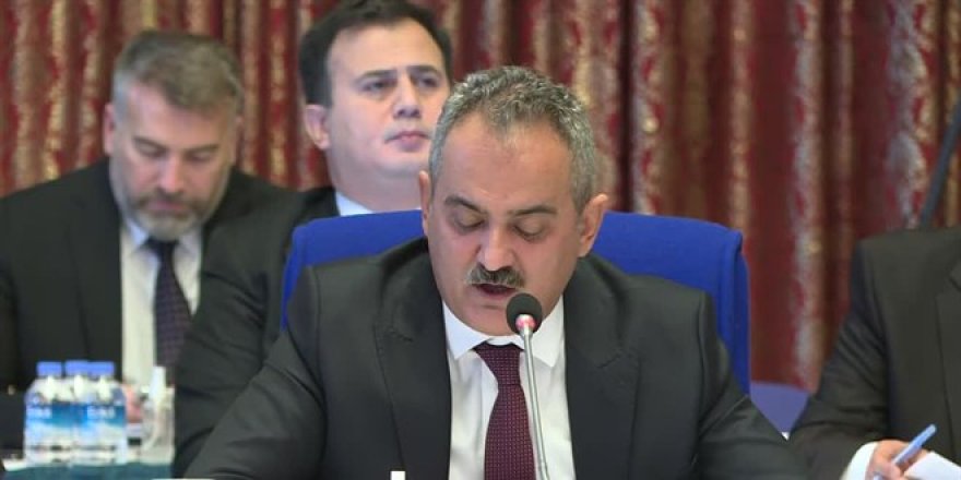 Bakan Özer'den Öğretmenlere "Meslek Kanununa Teveccüh" Teşekkürü!
