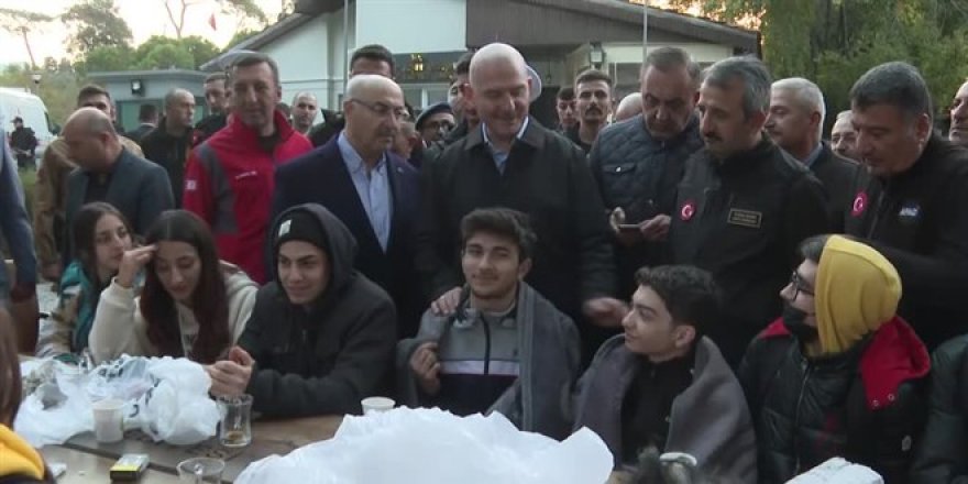 Bakan Soylu: Yaklaşık 20 kadar binada çatlak var