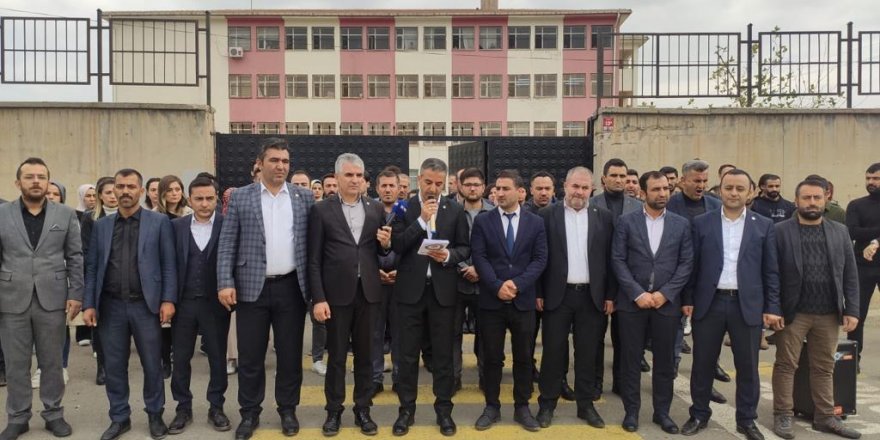 Eğitim-Bir-Sen'den Öğretmene Şiddete Tepki! Eğitimci Hedefse Geleceğimiz Karanlıktır