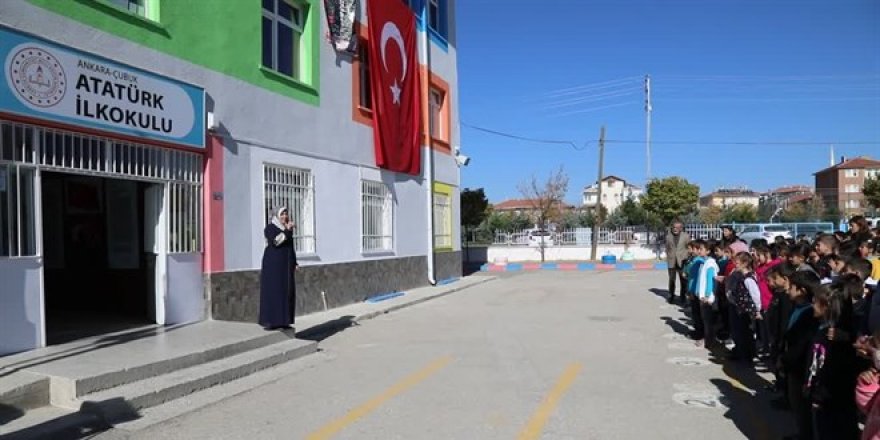 İlkokul öğrencileri, 2 yetimin bir yıllık masrafını üstlendi