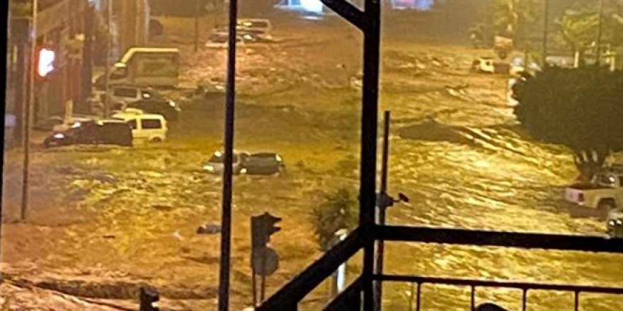 Antalya'da sel felaketi: İki ilçede okullar tatil edildi