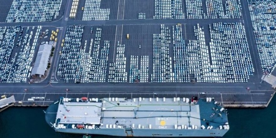 Zam korkusu talepleri artırdı: Otomobiller gemideyken satıldı