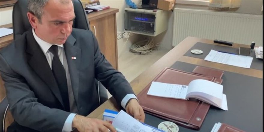 İlköğretim ve liseyi okuduğu okulda müdürlük yapıyor