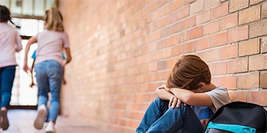 MEB "akran zorbalığı" için düğmeye bastı - 100 Akademisyenle masaya yatırıyor