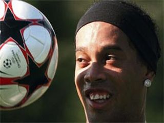 RONALDİNHO F.BAHÇE'YE GELİYOR!