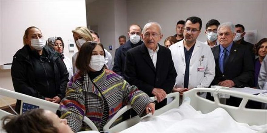 Kılıçdaroğlu ve eşi, Şehir Hastanesi'nde tedavi gören depremzedeleri ziyaret etti