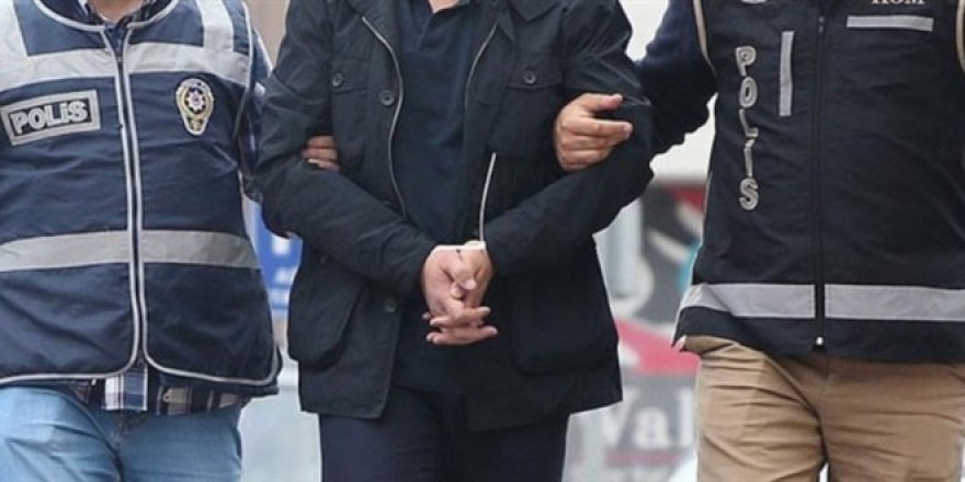 Yıkılan evden, ölen kişiye ait kredi kartlarını çalan zanlı tutuklandı