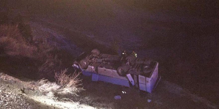 MEB AKUB ekibi kaza yaptı: 13 yaralı