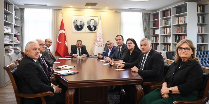 Türk Eğitim-Sen deprem bölgesinde yapılacaklara dair önerileri Bakan Mahmut Özer’e sundu!