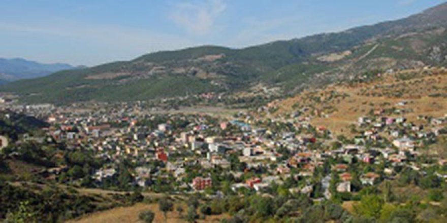 Depremde tek bir binanın bile yıkılmadığı ilçede nüfus ikiye katlandı