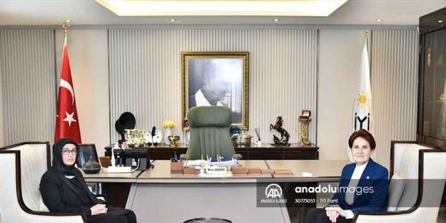 Akşener, Sinan Ateş'in eşi Ayşe Ateş ile görüştü