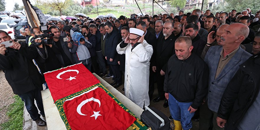 Üzerine kaya devrilen otomobildeki öğretmenlere veda edildi