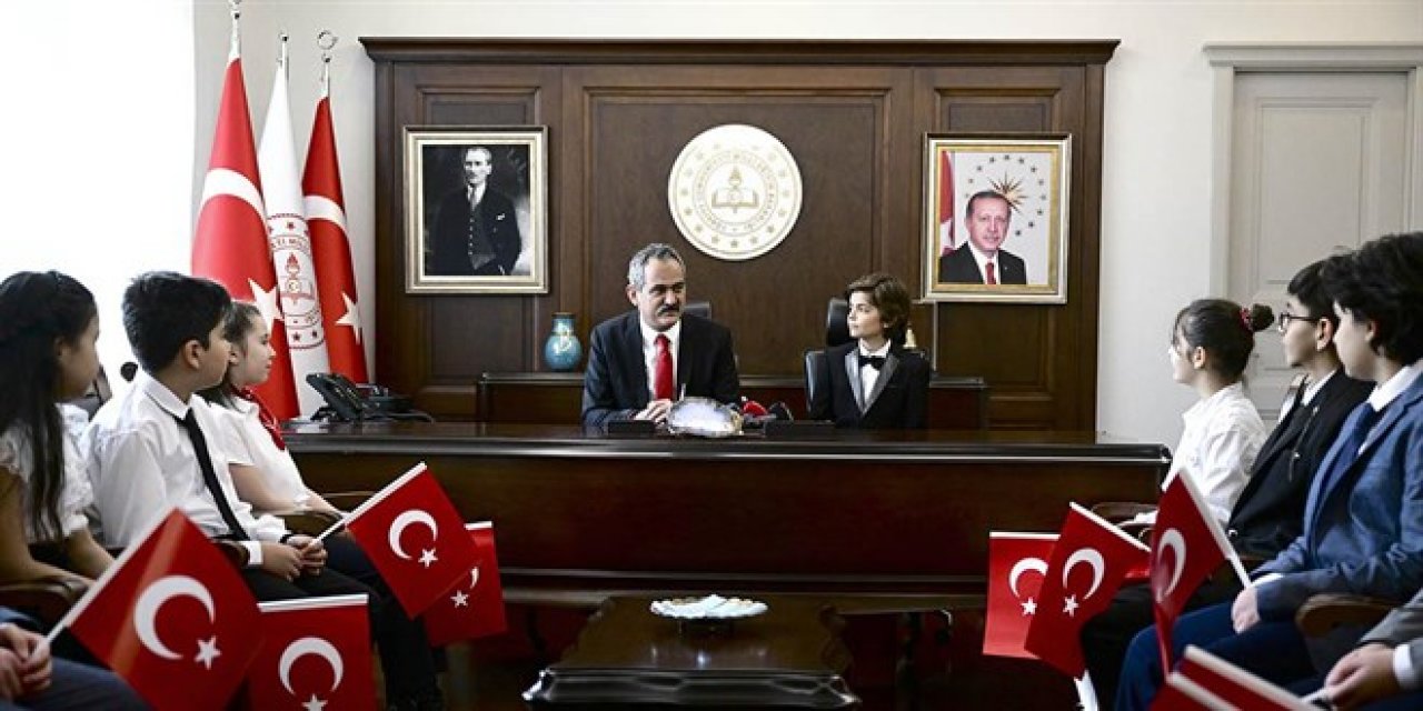 Bakan Özer: Öğretmenleriniz bu ülkenin en büyük kahramanları