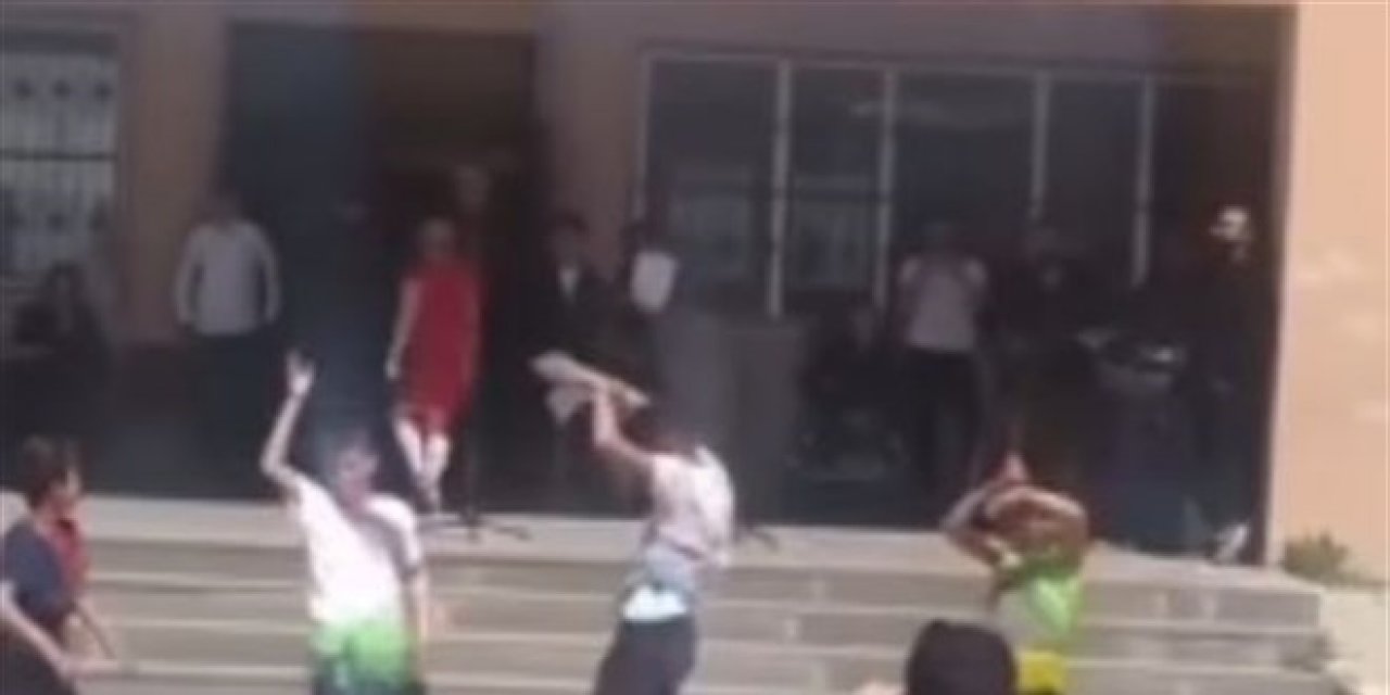 23 Nisan etkinliklerinde erkek öğrenciye oryantal dansa tepki