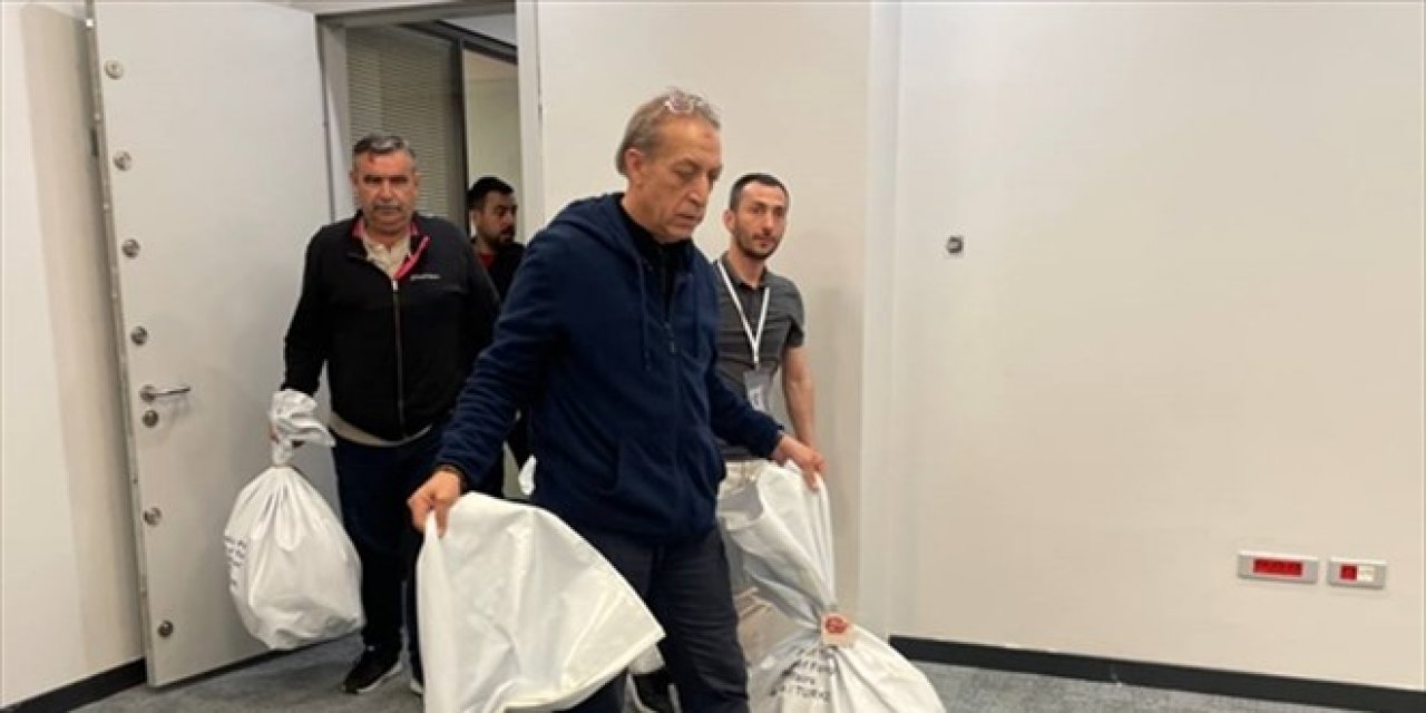 Yurt dışında kullanılan oyların bir bölümü Türkiye'ye getirildi