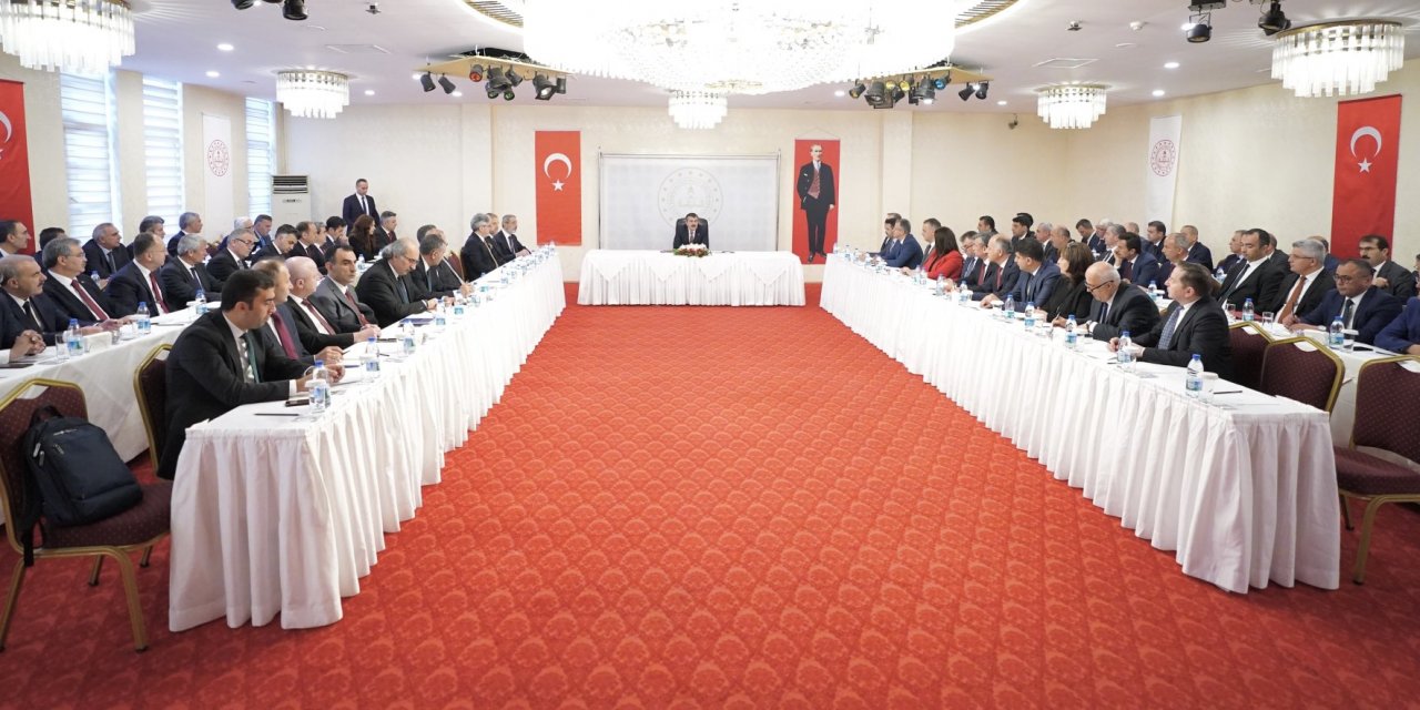 Yusuf Tekin, 71 ilin Millî Eğitim Müdürüyle bir araya geldi