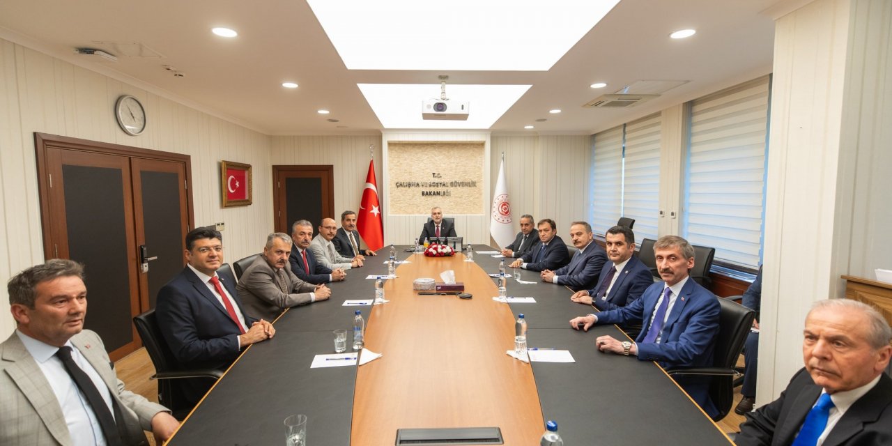 Türkiye Kamu-Sen yönetimi "Zam" talebini Bakan Işıkhan'a iletti