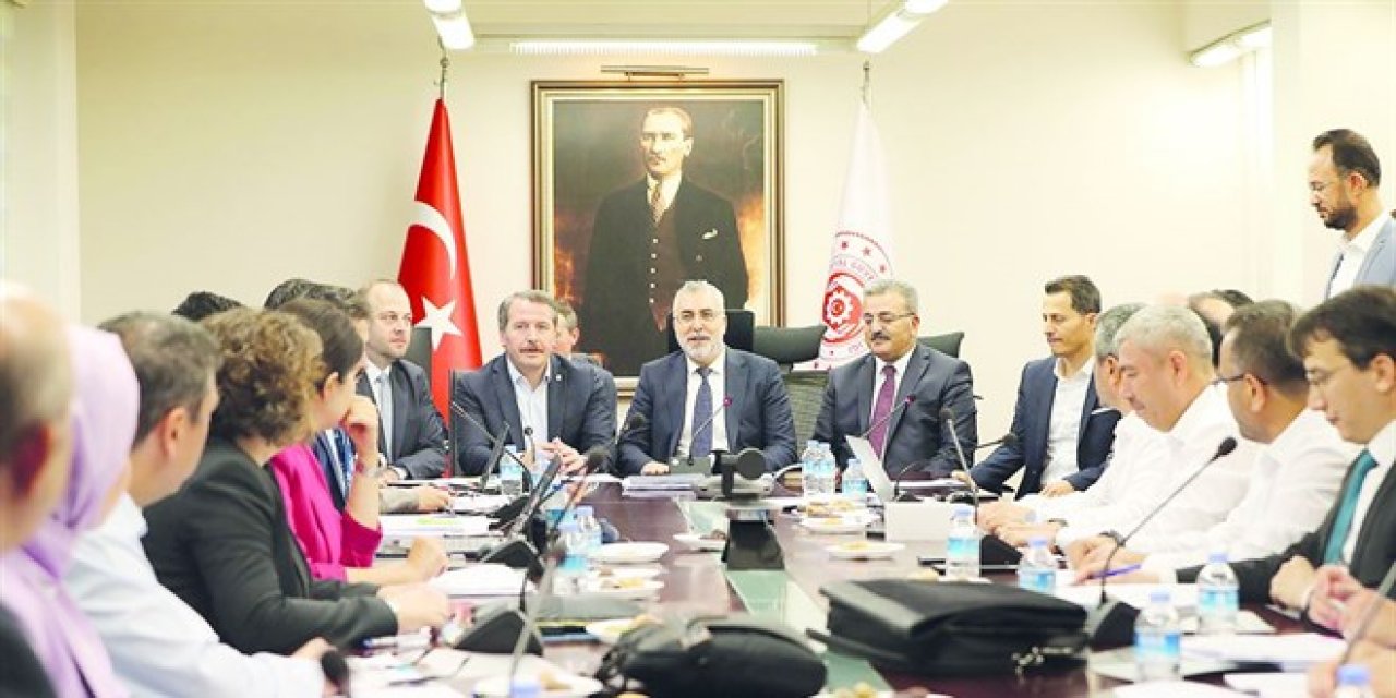 Kamu Toplu Sözleşmesi'nde yarın hükümet teklifini açıklayacak