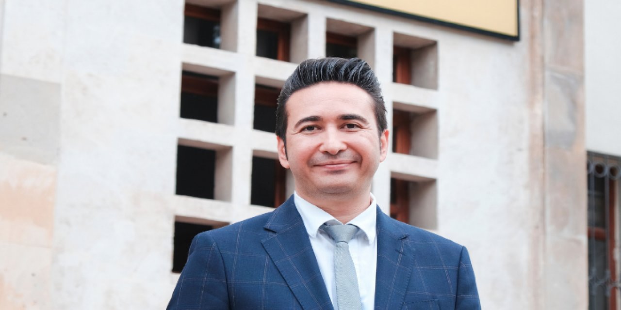 Selçuk Öğretmen halk oylamasında birinci olmak için oy bekliyor!