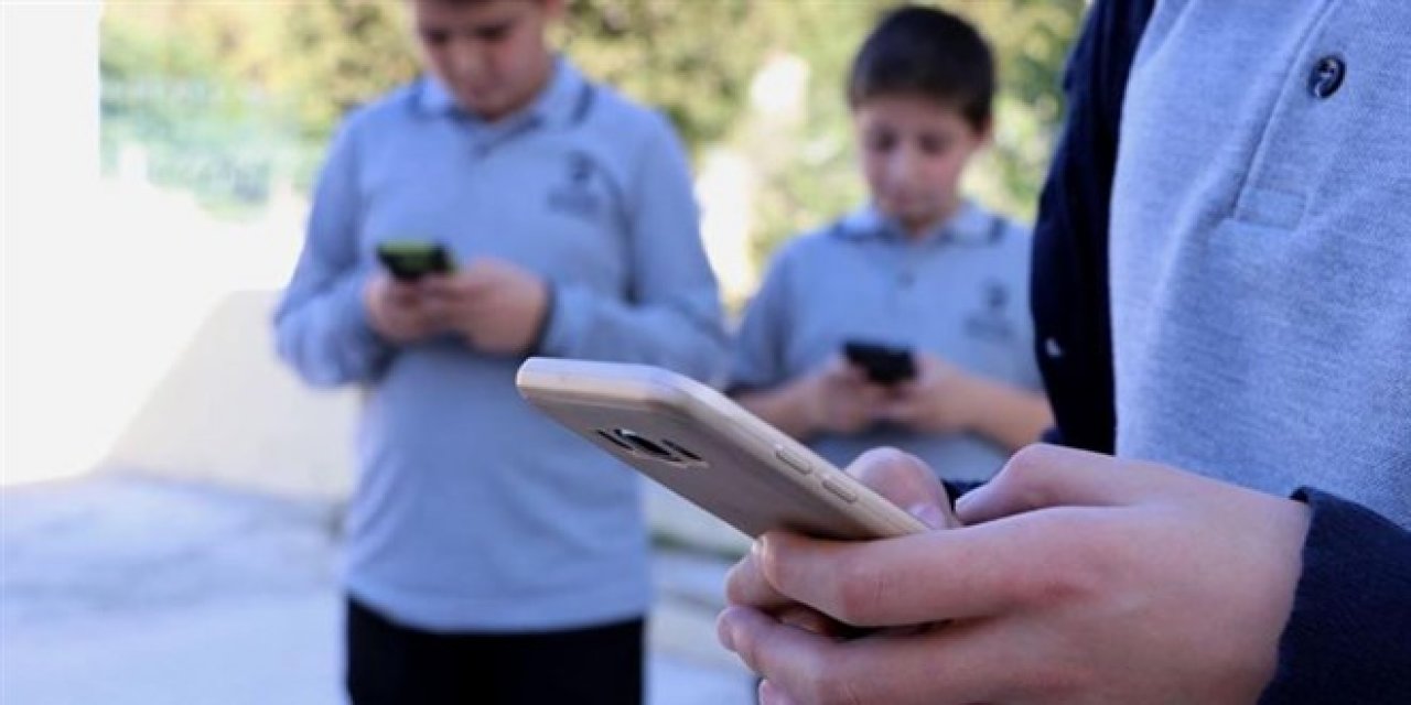 Derslere cep telefonuyla girme devri sona eriyor!