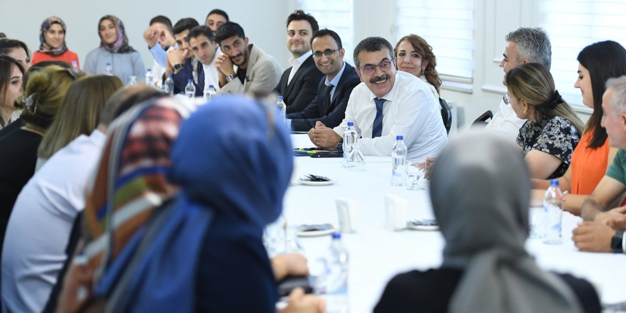Öğretmenlerden Bakan Tekin'e Teşekkür!