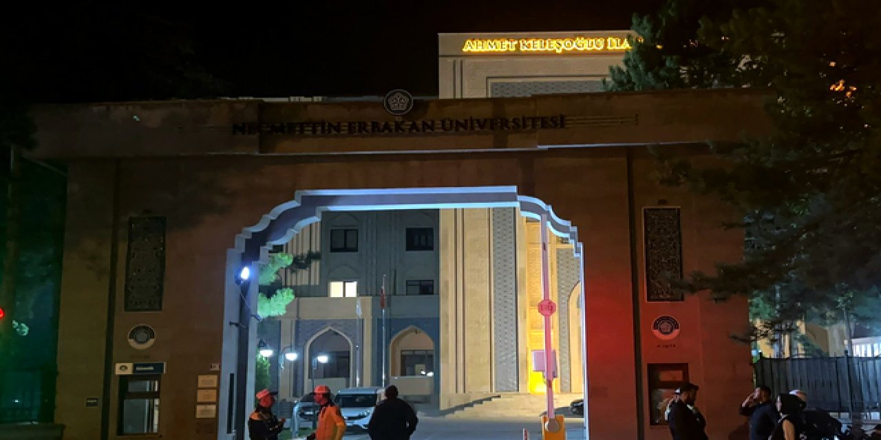 Bir öğretim üyesi odasında silahla yaralandı!