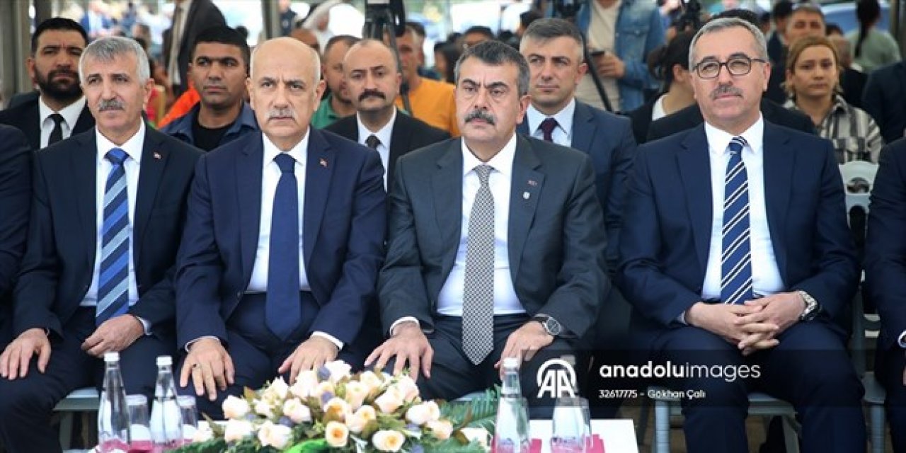 Yusuf Tekin'den velilere "sosyal medya bağımlılığı" dersi!