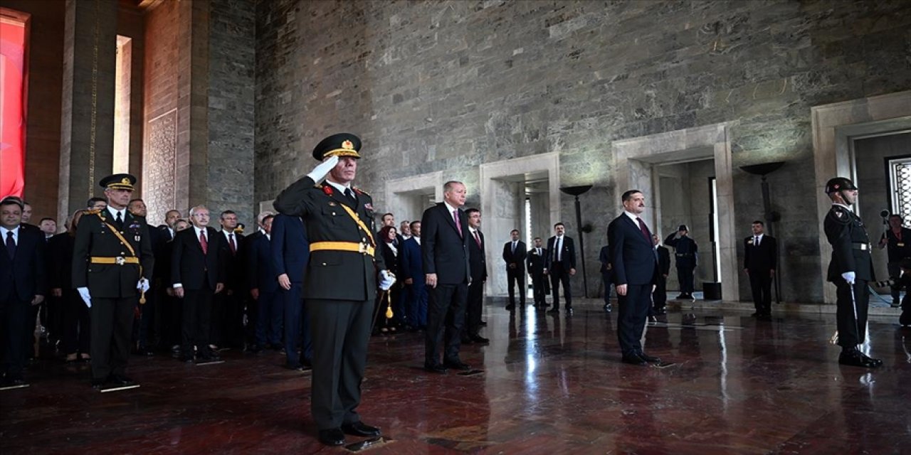 Erdoğan başkanlığındaki devlet erkanı Anıtkabir'de