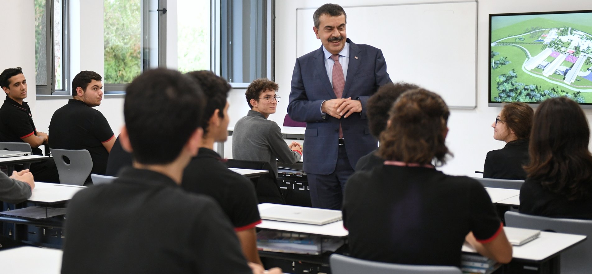 Bakan Tekin'den Öğrencilere Tatil Mesajı