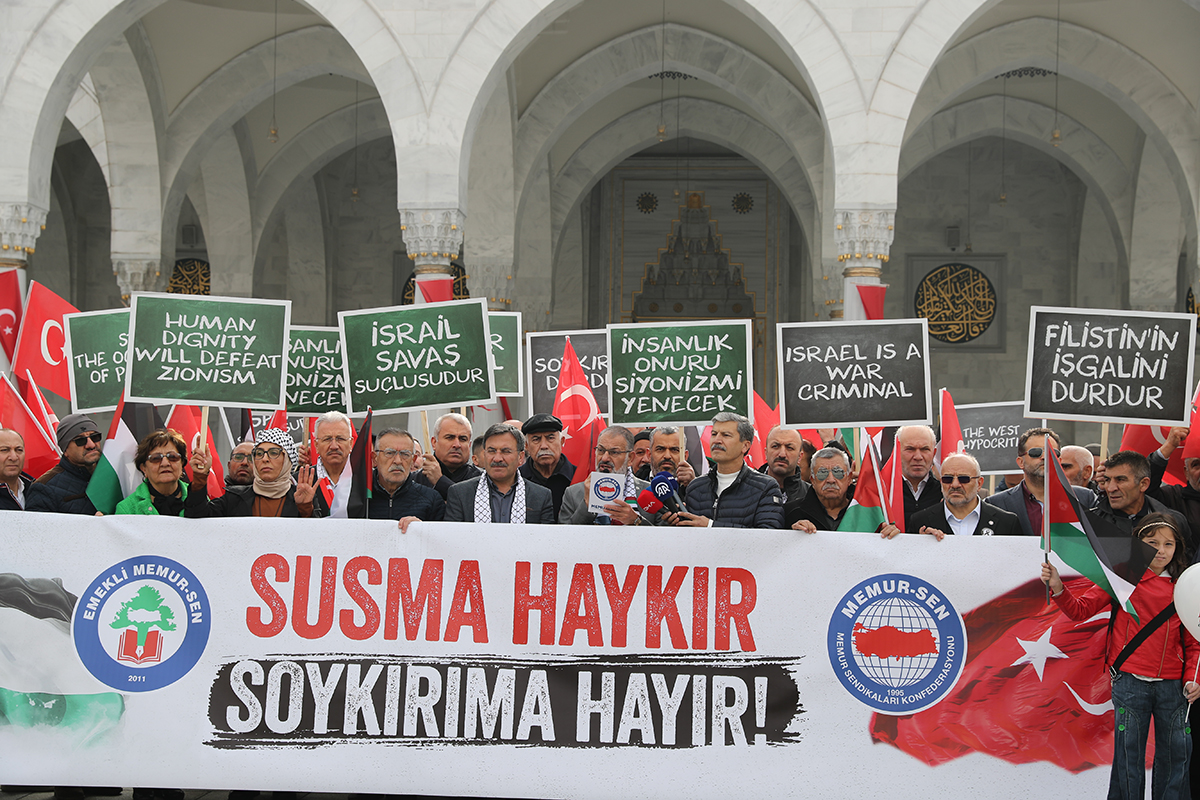 Emekli Kamu Görevlileri Soykırıma Karşı Ayağa Kalktı