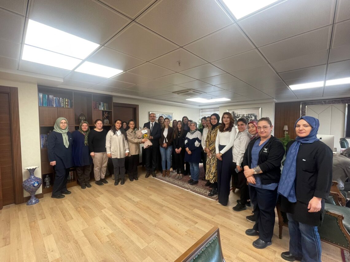 Türk Eğitim Sen Çalışanları Genel Başkan Geylan'ı Unutmadı