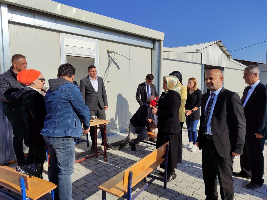 Türk Eğitim Sen Merkez Kadın Komisyonu Deprem Bölgelerini Ziyaret Ettii