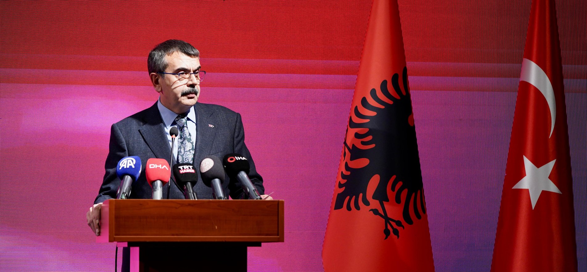 Bakan Tekin: "Arnavutluk bizim gönül komşumuzdur"