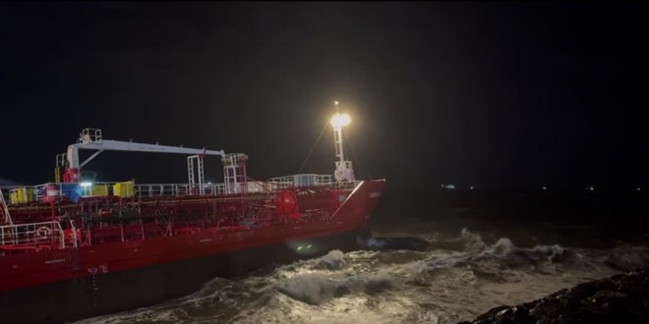 İstanbul'da karaya oturan tanker için operasyon