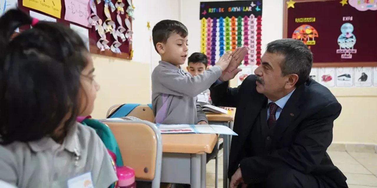 Milli Eğitim Bakanı Yusuf Tekin, Öğrenci ve Öğretmenlerle Buluştu