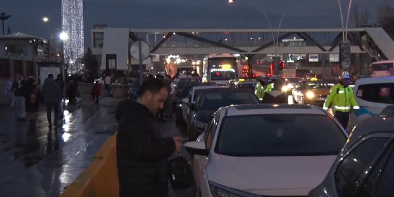 Ankara'da 26 aracın karıştığı kazada 3 kişi yaralandı